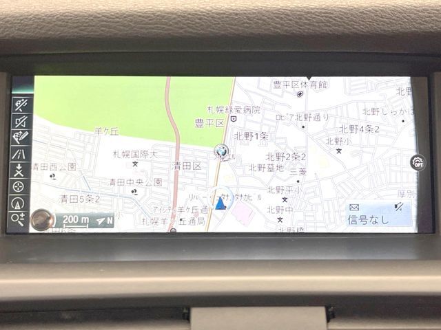●純正ナビ:一体感のあるナビは、高級感ある車内を演出してくれます。Bluetooth再生などオーディオ機能も充実しておりますので、運転もより楽しめます♪