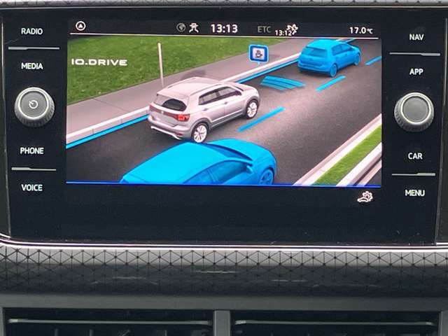 純正モニターが装着されております。タッチパネルで色々な設定変更が可能です。見やすく使いやすく機能的です。ぜひご来場されて実車でご確認ください。