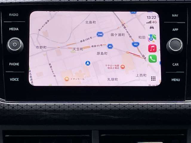 純正ナビが装着されています。センターコンソールのデザインもとてもすっきり！ナビが有ると無いとでは大違い！　普段はそんなに使わなくても困ったときにはホントにありがたいです！