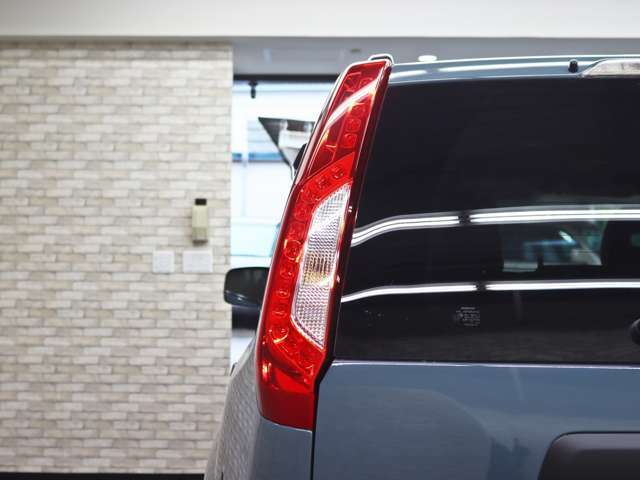 テールレンズも傷や汚れ等の無い綺麗な状態です。各種レンズ類のコーティングも承っております。