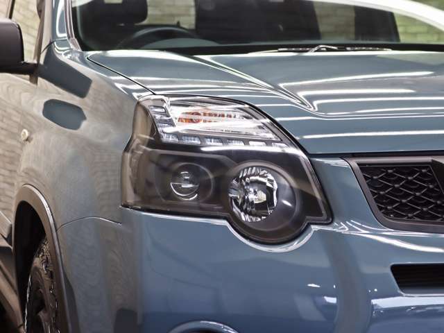 各種レンズ類のコーティングも承っております。プロジェクターの追加やレンズのスモーク加工等、様々なライトカスタムも承っております。