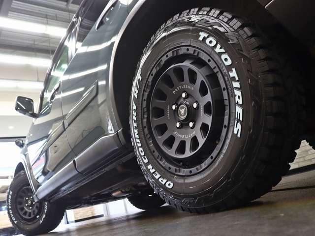 アルミホイールの変更、交換もスタッフまでお気軽にお申し付け下さい。人気のブラックポリッシュやメッキホイール、各有名ブランド商品等幅広いラインナップをご用意致しております。