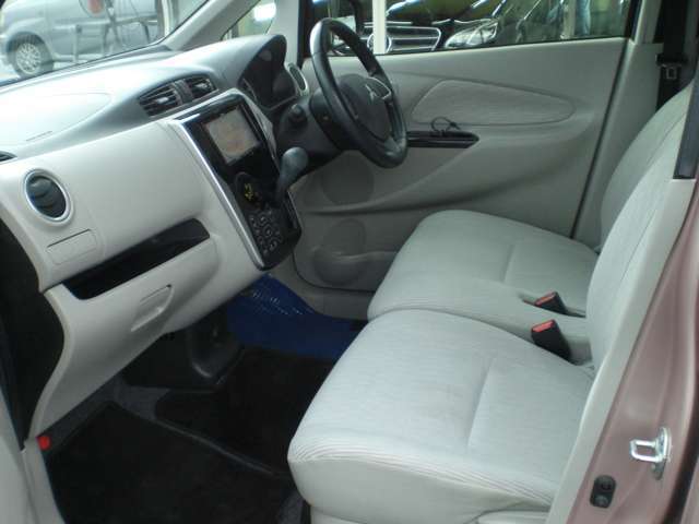 助手席も広くて快適♪