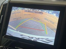 【バックカメラ】駐車時に後方がリアルタイム映像で確認できます。大型商業施設や立体駐車場での駐車時や、夜間のバック時に大活躍！運転スキルに関わらず、今や必須となった装備のひとつです！