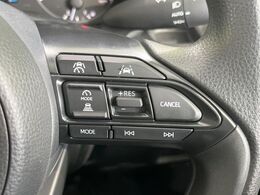 【レーダークルーズコントロール】高速道路での長距離走行が楽に！！自動で速度を保つクルーズコントロールが、衝突軽減システムと連携し、前方の車両を感知して車間を保つように速度調節してくれます！！