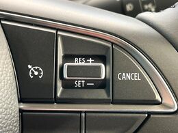 【クルーズコントロール】高速道路もラクラク走行。アクセルを離しても一定速度で走行ができ、長距離運転時の負担を軽減！加速・減速も簡単なスイッチ操作で調整できます。