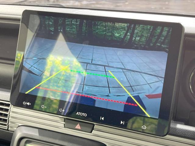 【バックカメラ】駐車時に後方がリアルタイム映像で確認できます。大型商業施設や立体駐車場での駐車時や、夜間のバック時に大活躍！運転スキルに関わらず、今や必須となった装備のひとつです！