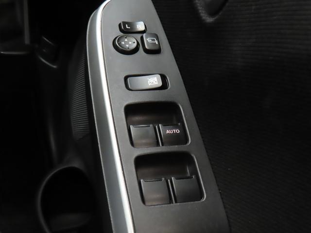 電動スライドドア付き。