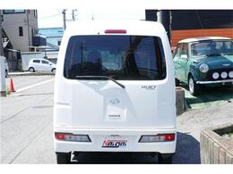 奥様のくつろぎ空間も充実！おいしいコーヒーでも！旦那様にはアフターパーツコーナーに！ついつい時間が経つのを忘れてしまう。車選びも大切だけど、お店選びにも拘ってみてください！