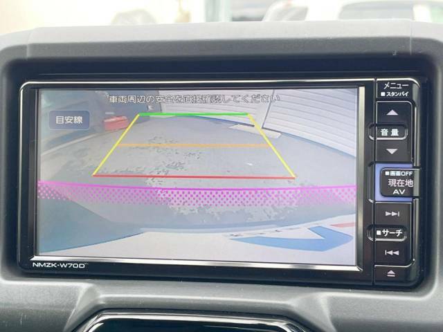 【バックカメラ】駐車時に後方がリアルタイム映像で確認できます。大型商業施設や立体駐車場での駐車時や、夜間のバック時に大活躍！運転スキルに関わらず、今や必須となった装備のひとつです！