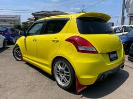 推定走行104060キロ★スポーツ走行にもピッタリなスイフトスポーツです♪　人気パーツ多数付属！