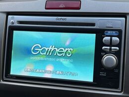 【純正ナビ】人気の純正ナビを装備しております。ナビの使いやすさはもちろん、オーディオ機能も充実！キャンプや旅行はもちろん、通勤や買い物など普段のドライブも楽しくなるはず♪