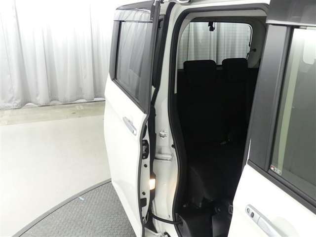開口部が広く乗り降りがラクラクです♪