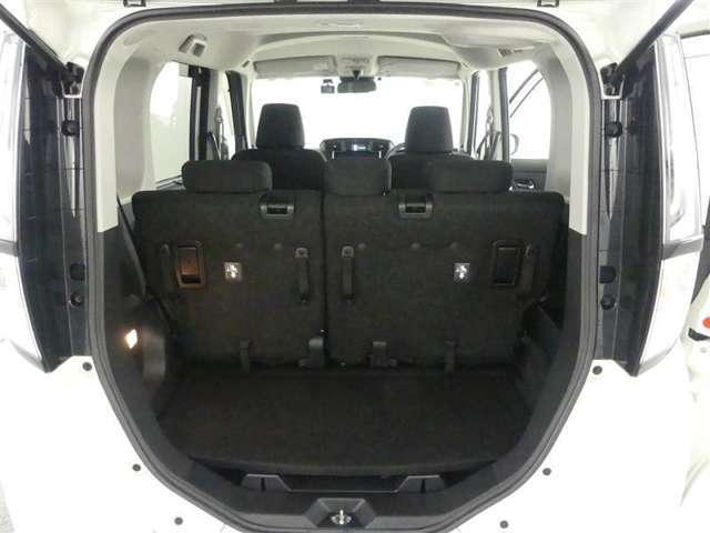 広々としたラゲージスペースを備えています。大きなものや長さのある荷物もしっかりと積み込めます。
