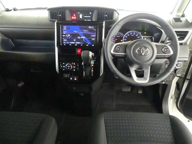 高いホールド性で運転姿勢が安定します。長距離ドライブでも疲れにくいのが魅力です。快適なドライビングライフをお送りください♪