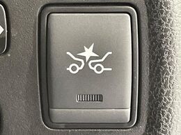 【エマージェンシーブレーキ】走行中に前方の車両等を認識し、衝突しそうな時は警報とブレーキで衝突回避と被害軽減をアシスト。より安全にドライブをお楽しみいただけます。