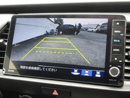 バックをするとき自動でリアの様子が映る『リアカメラ』付き！　ナビ画面で確認しながらバックができますから安心ですね。でも、目視も大切ですよ！安全第一でお願いします！