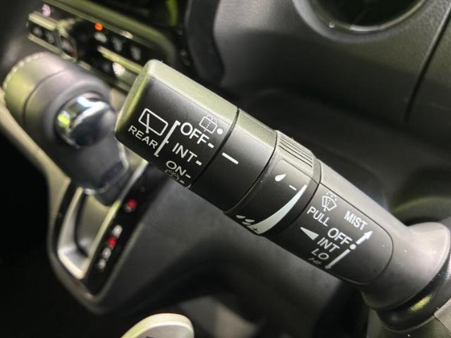 WECARSの展示場では実際に見て、触ってお車をお選びいただけます！知識の豊富な営業スタッフが様々なカーライフをご提案いたします！