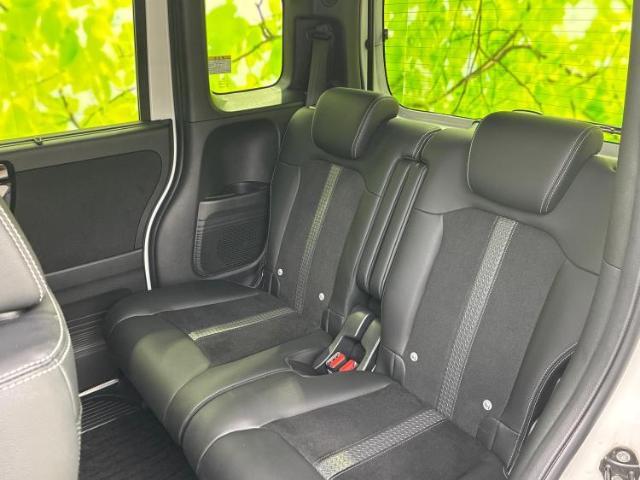 WECARSでは各商談席に大型モニターをご用意しております！見やすい大画面でゆったりと全国の在庫をご覧いただけます！是非ご来店お待ちしております！