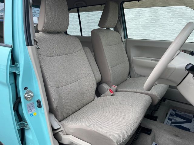 運転席シート廻りは使用感も少なく、良好な状態となっています。丁寧に使われていたことがよくわかりますね。