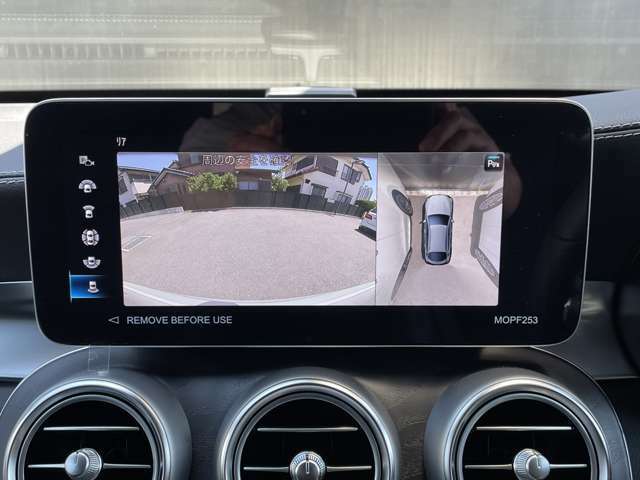 360度カメラが装備されておりますので真上から見下ろした映像を確認しながら駐車スペースへ止める事が出来ます。大変便利な機能です。