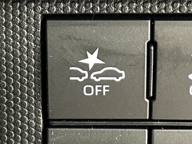 【スマートアシスト】走行中に前方の車両等を認識し、衝突しそうな時は警報とブレーキで衝突回避と被害軽減をアシスト。より安全にドライブをお楽しみいただけます。