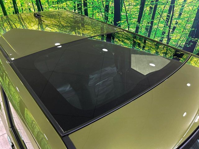 【ガラスルーフ】ガラスルーフ搭載で車内の解放感が一気にアップ！開放的なドライブをお楽しみいただけます。