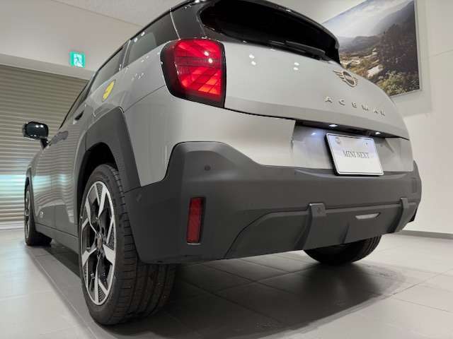 防犯のためにリアガラスにフィルムを施工することも可能で御座います。金額につきましてはお気軽にお問い合わせくださいませ