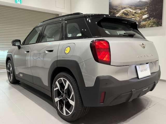 防犯のためにリアガラスにフィルムを施工することも可能で御座います。金額につきましてはお気軽にお問い合わせくださいませ