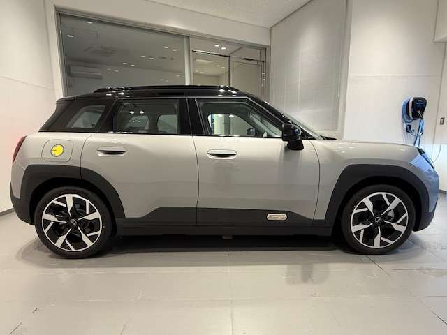 ☆後期型を最も象徴するユニオンジャックデザインのLEDリアコンビランプでございます。