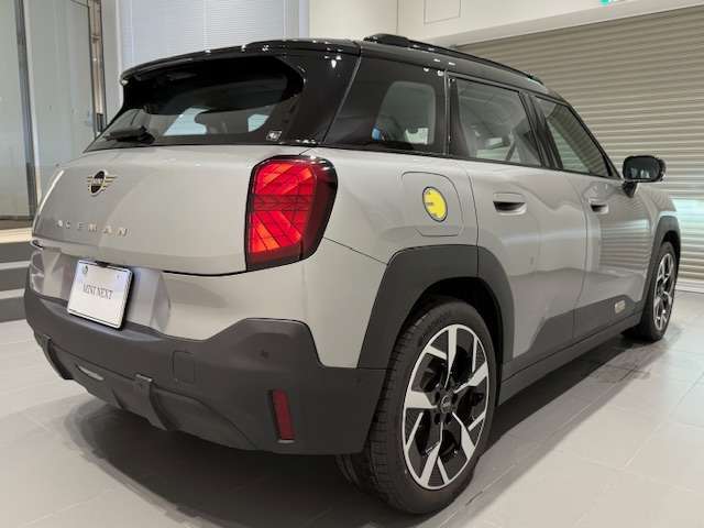 トランクルームにはカバーが付いており。目隠しや盗難防止などの効果が御座います。