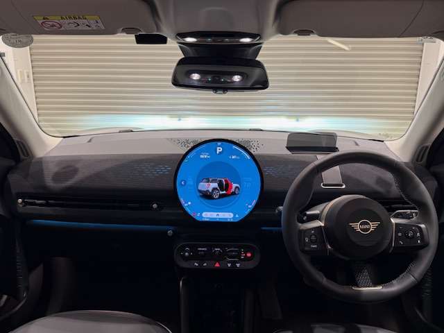 ★プッシュスタートでエンジンが掛かります★エンジンスタートストップボタンが真ん中にあるのが、おしゃれですよね★