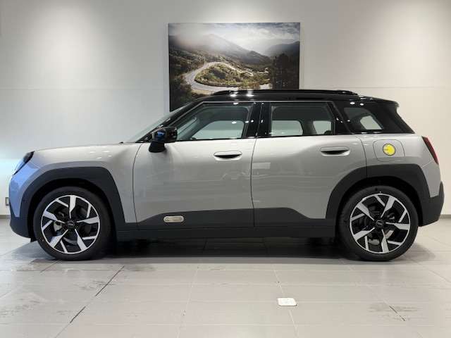 気密性の高いMINIは外観のかわいらしさとは裏腹に、外の雑音を遮り、高級感のある快適なドライブをお楽しみいただけます。