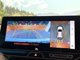 【パノラミックビューモニター】専用のカメラにより、上から見下ろしたような視点で360度クルマの周囲を確認することができます☆死角部分も確認しやすく、狭い場所での切り返しや駐車もスムーズに行えます。