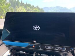 【12.3インチワイドナビ】高級感とインパクトのある大型ワイドナビを装備。各種オーディオ操作はもちろん、横長ワイド画面でのマップ2分割表示など、利便性も高いナビです♪