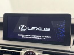 【メーカー純正ナビ】インテリアに溶け込むスタイリッシュな「専用設計」メーカーナビを装備♪視認性や操作性など基本性能にも優れ、より上質なカーライフをお楽しみいただけます。