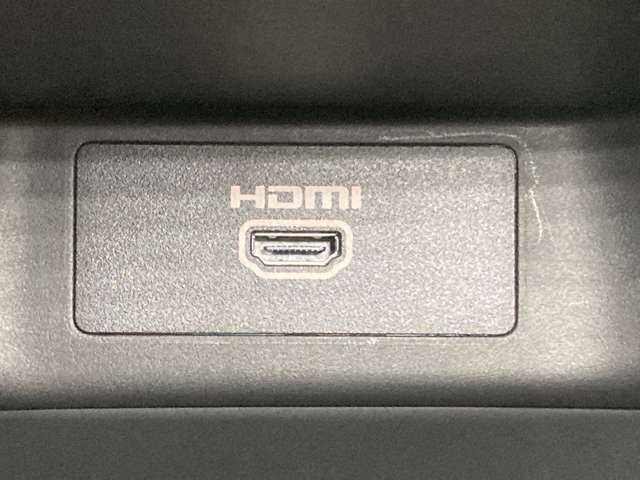 HDMI端子に専用ケーブルを差し込むとナビで動画を楽しめます★