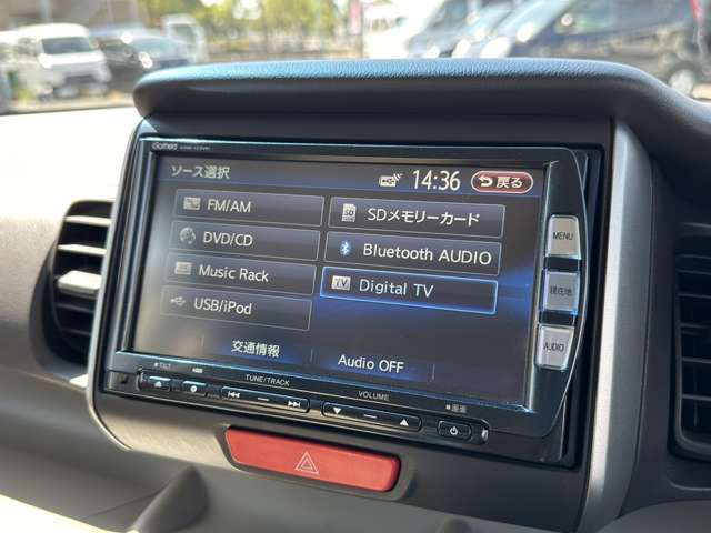 【純正ナビ】BluetoothやフルセグTVの視聴も可能です☆高性能＆多機能ナビでドライブも快適ですよ☆