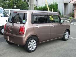 リヤ面は標準でプライバシーガラスです。