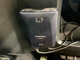 いまや快適なカーライフに欠かせないETCが付いています。