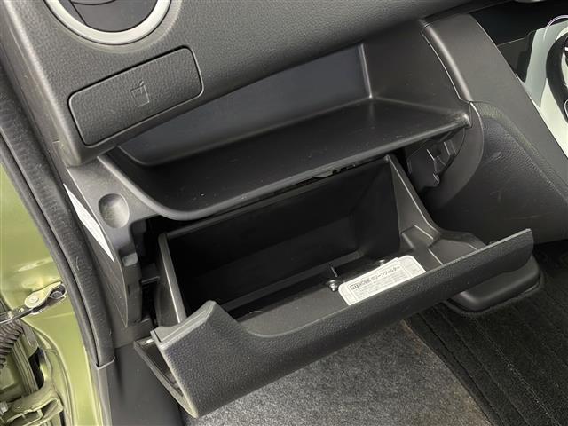 【グローブボックス】車検証ケースや、日頃使う小物類の収納に便利ですね！