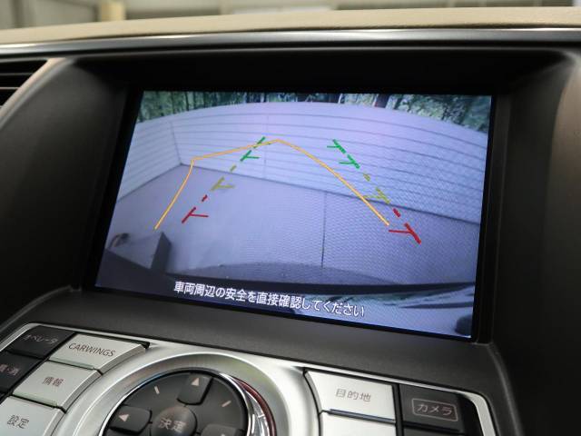 【バックカメラ】駐車時に後方がリアルタイム映像で確認できます。大型商業施設や立体駐車場での駐車時や、夜間のバック時に大活躍！運転スキルに関わらず、今や必須となった装備のひとつです！