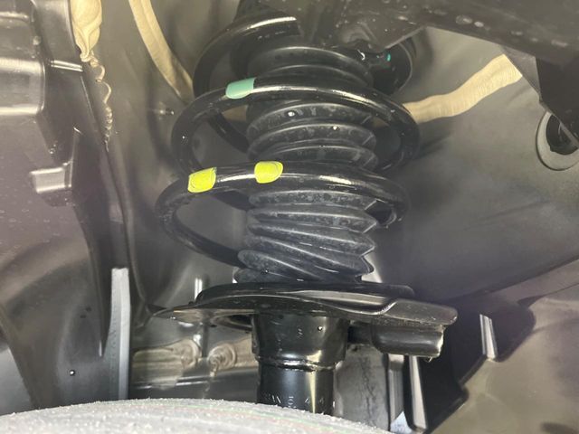 お車を安心してお乗りいただく為には、足回りの定期点検が欠かせません。サービスサポート（有償保証）では無料点検もご提供しており、安心のカーライフをお過ごしいただけるサポート体制が整っています。
