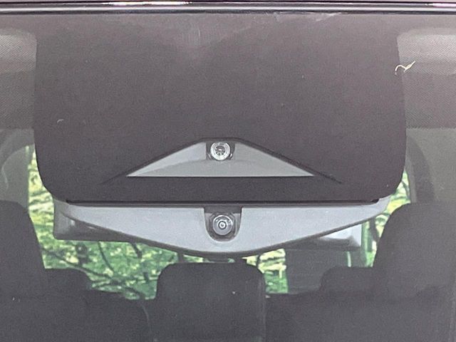 【インテリジェントエマージェンシーブレーキ】フロントカメラで前方の車両や歩行者を検知。衝突しそうな時は衝突被害軽減ブレーキが作動、衝突回避をサポート。より安全にドライブをお楽しみいただけます。
