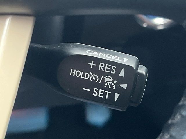 【レーダークルーズコントロール】高速道路での長距離走行が楽に！！自動で速度を保つクルーズコントロールが、衝突軽減システムと連携し、前方の車両を感知して車間を保つように速度調節してくれます！！