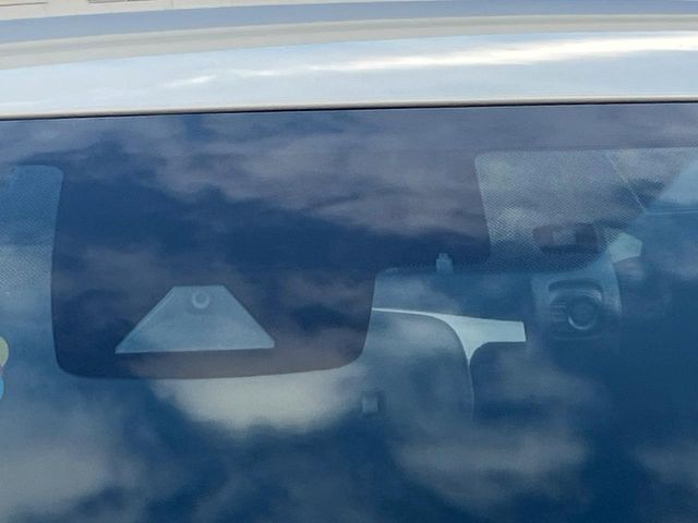 【トヨタセーフティセンス】走行中に前方の車両等を認識し、衝突しそうな時は警報とブレーキで衝突回避と被害軽減をアシスト。より安全にドライブをお楽しみいただけます。