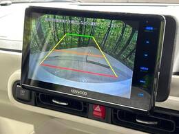 【バックカメラ】駐車時に後方がリアルタイム映像で確認できます。大型商業施設や立体駐車場での駐車時や、夜間のバック時に大活躍！運転スキルに関わらず、今や必須となった装備のひとつです！