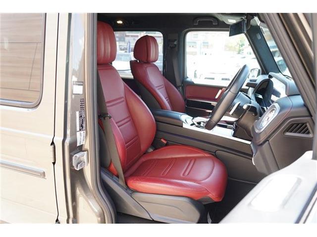 運転席にはメーカーオプションのGmanufakturプログラムのシートヒータープラス・ベンチレーション・リラクゼーション機能・ドライビングダイナミックシート装備で快適なドライブをサポートしてくれます☆