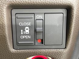 【パワースライドドア】スマートキーや運転席のスイッチで後席スライドドアの開閉が可能♪電動だから力を入れてドアを開ける必要が無く、小さなお子様でも簡単に開け閉めでき快適です♪
