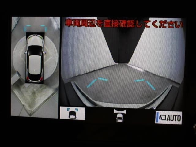 車両を上から見下ろしたような車両全周囲の映像をディスプレイに表示し、後方視界や目視しにくい周囲の安全確認をサポートする「パノラミックビューモニター」が搭載されています。